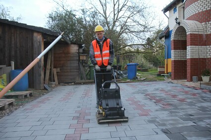 Bomag Rüttelplatte vorwärtslaufend neu I Böhrer Baumaschinen